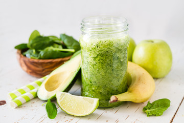 Green smoothie and ingredients