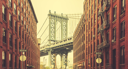 Fototapeta Retro stylized Manhattan Bridge seen from Dumbo, New York. obraz