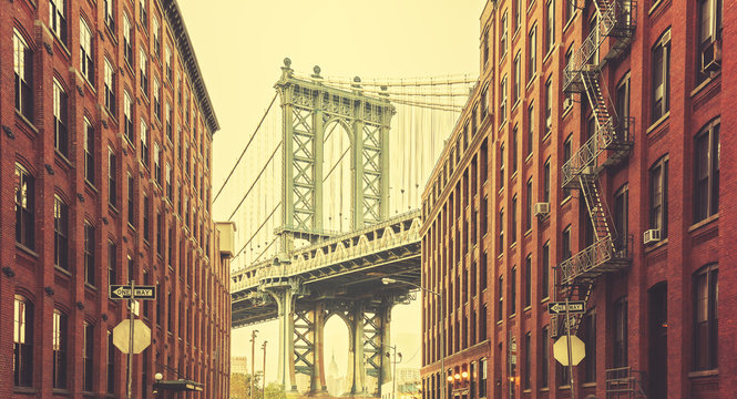 Fototapeta Retro stylized Manhattan Bridge seen from Dumbo, New York.
