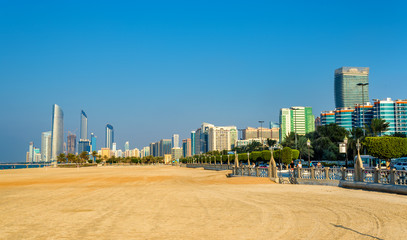 Fototapeta na wymiar View of Abu Dhabi from the Public Beach