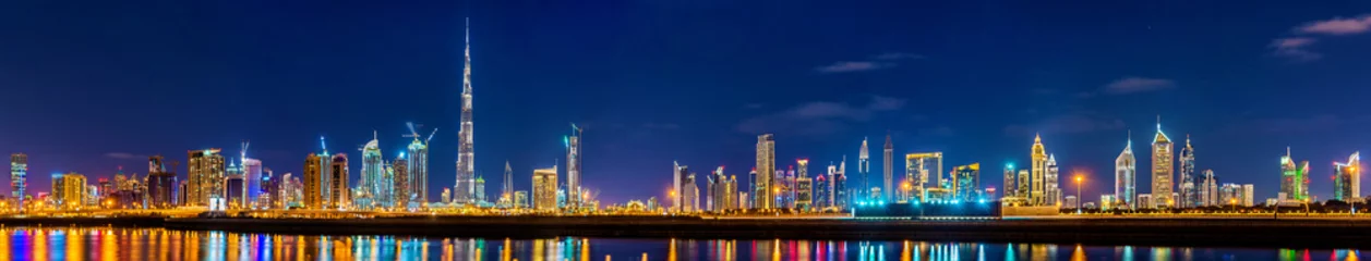 Crédence de cuisine en verre imprimé Dubai Panorama nocturne du centre-ville de Dubaï - les Émirats arabes unis