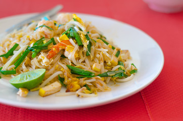 Stir-fried noodles with fresh shrimp