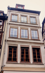 Obraz premium Facade of an ancient building with large Windows of the European city