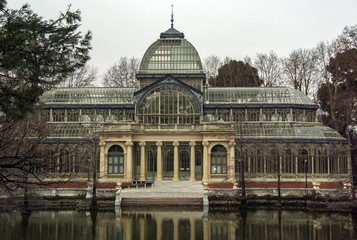 Fototapeta na wymiar Palacio de Cristal - Parque de El Retiro (Madrid)
