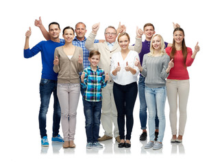 Obraz premium group of smiling people showing thumbs up