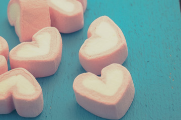 Obraz premium Pink heart shape of marshmallow with filter effect retro vintage