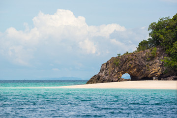Obraz premium Stone arch with beautiful beach at Koh Khai in Andaman Sea,Tarut