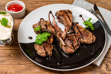 Grilled lamb ribs with sauce