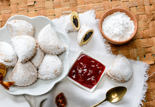 Dolci di carnevale, tortelli ripieni di marmellata