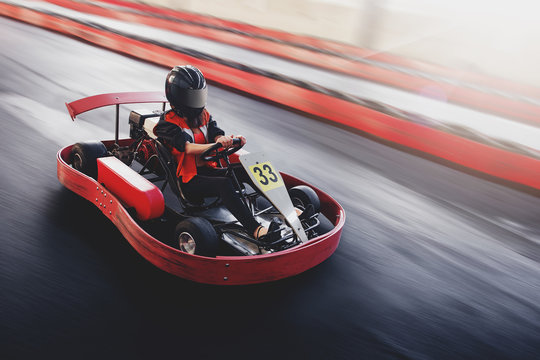 Go kart speed rive indor race oposition race