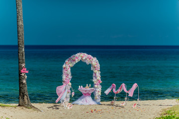 Arch and decorations for weddings on the ocean