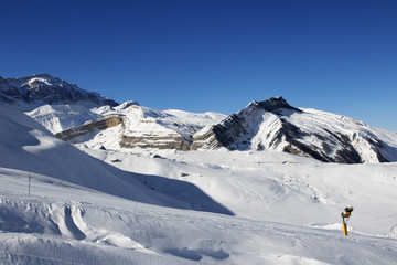 Fototapeta na wymiar Ski resort at nice sun day