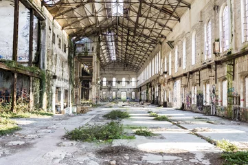 Fotobehang verlaten metallurgische fabriek wachtend op een sloop © alan_p