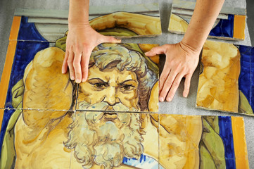 Ceramista trabajando, azulejo decorativo