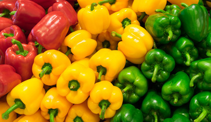 Red, yellow, and green bell peppers (capsicum) background - obrazy, fototapety, plakaty