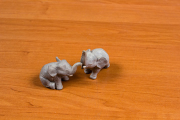Figurki dwu słoni © Senatorek