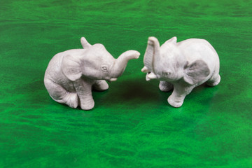 Figurki dwu słoni © Senatorek