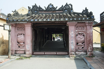 Frente del antiguo puente cubierto japonés en Hoi An, Vietnam © DiegoCalvi