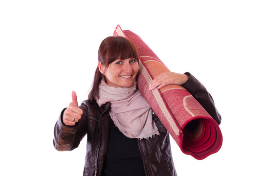 Frau zufrieden mit Teppich kauf, Daumen hoch