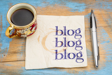 blogging concept on a napkin - obrazy, fototapety, plakaty