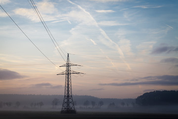 Strommast Nebel Landschaft Stromleitung
