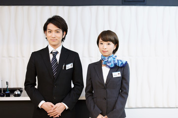 フロント業務のスタッフ