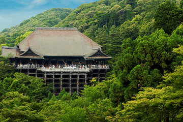 Fototapeta na wymiar Kiyomizu-dera Temple Distant Blue Sky Forest H