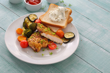 Grilled chicken breast with vegetables