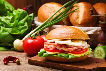 Prosciutto ham sandwich with egg and vegetables.