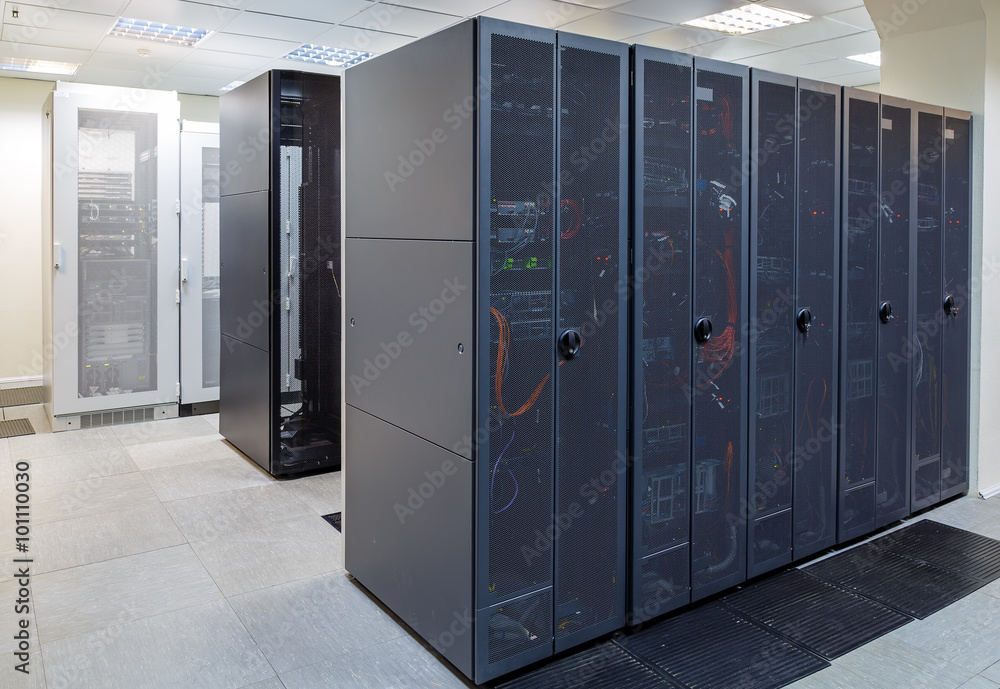 Wall mural ranks modern supercomputers in computational data center