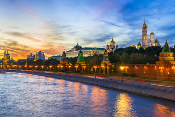 Obraz premium Sunset view of Kremlin and Moscow river in Moscow, Russia