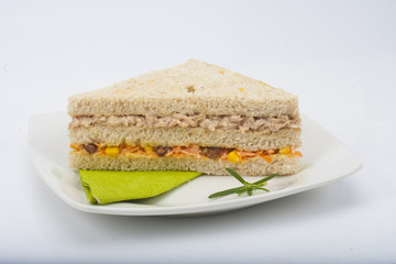 Sandwich with tuna and carrot