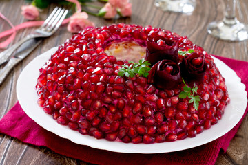 Garnet Bracelet Salad with vegetables and meat