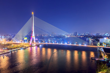 Obraz premium Rama VIII Bridge at night in Bangkok and Chopraya river, Thailan