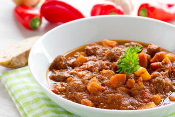 Ungarische Gulaschsuppe