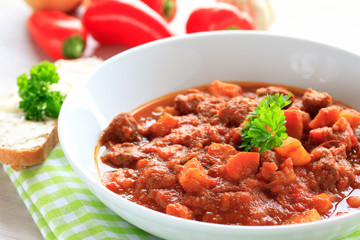 Delikate Gulaschsuppe