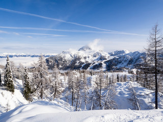 Fototapeta na wymiar A view of the Alpine landscape in the winter season in Nassfeld