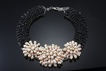 Obraz premium Pearls necklace with black crystals