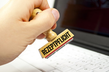Schild, Stempel, Ordner mit rezeptpflichtig, rezeptfrei