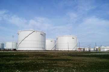 Storage tanks for petroleum products