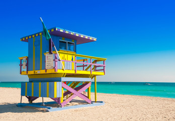 Fototapeta premium Lifeguard Tower w South Beach, Miami Beach na Florydzie