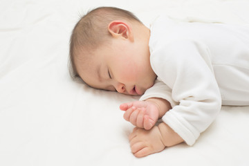 お昼寝している赤ちゃん