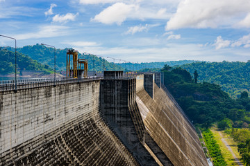 Fototapeta na wymiar Khun Dan Prakan Chon Dam