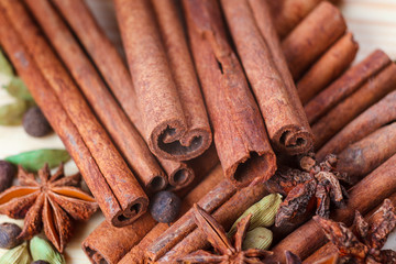 cardamon spice cinamon