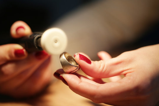 g&uuml;m&uuml;ş y&uuml;z&uuml;k temizleme