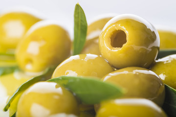 Aceitunas verdes sin hueso con aceite de oliva