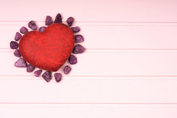 herz von steinen umgeben