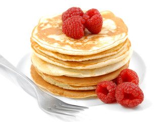 Pancake con forchetta e lamponi