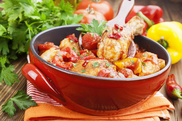 Chicken in a sauce of tomato and pepper