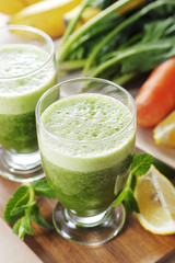 Obraz na płótnie Canvas 野菜ジュース　Vegetable juice